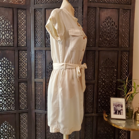 White Banana Republic short sleeved Dress - Picture 14 of 14